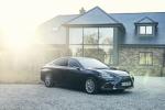 Lexus ES300h with Digital Door Monitors 2020 года (UK)